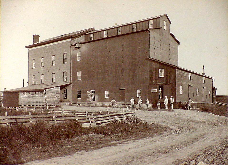 Siemer Milling Company was first established on November 6, 1882 in Teutopolis Illinois under the name Hope Mills, Uptmor & Siemer, Proprietors.
